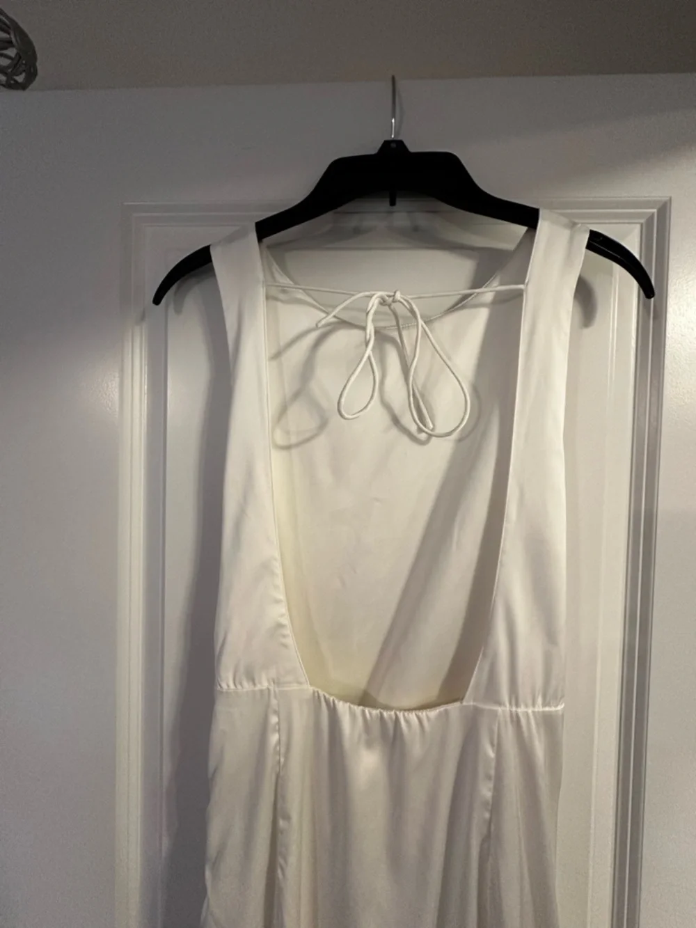 Abercrombie & Fitch White Twist-Front Maxi Dress with High Slit